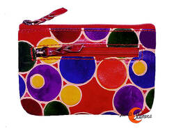 Shanti, monederos de piel de India. Monedero rectangular grande, rojo con bolas.