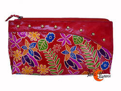 Shanti, piel de colores de India. Estuche o neceser grande, rojo flores.