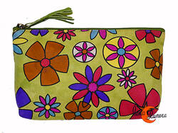 Monederos de piel Grescart. Neceser grande dos cremalleras, verde con flores.