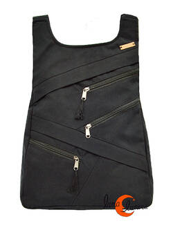 Mochilas de tela Mugling. Mochila con cremallera trasera lisa negra.