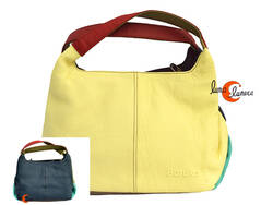 Soruka, bolso de mano mano de piel doble, vainilla y azul marino.