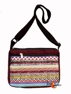 Bolsos de tela BRUO. Bolso bandolera pequeño granate con rayas.