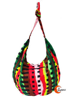 Bolso bandolera de tela redondeado, cuadros negros.