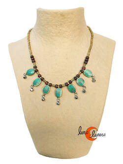 Collares India. Gargantilla estilo antiguo de alpaca y bronce pequeña con piedras verdes.