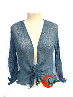 Chaquetas, rebecas de punto. Color azul acero.