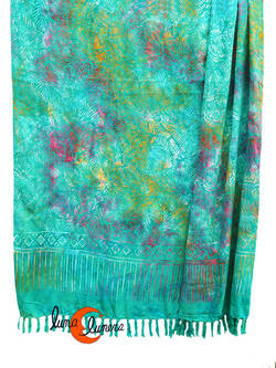 Pareo-fular Bali verde turquesa con hojas de helecho.