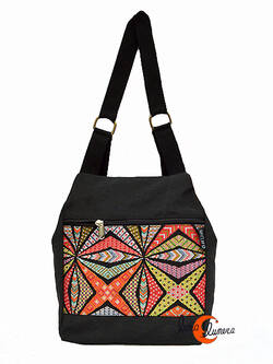 Mochilas de tela BRUO. Mochila bolso pirámide negra aspas.