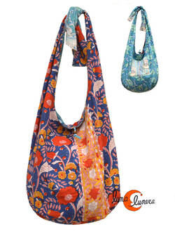 Bolso de tela con forma de saco con asa ancha REVERSIBLE grande, azul con flores rojas.