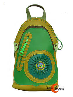 Mochila de cuero del taller Arco Iris. Mochila pequeña verde.