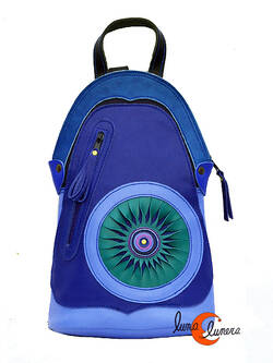 Mochila de cuero del taller Arco Iris. Mochila pequeña azul.