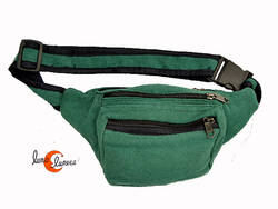 Riñonera de algodón verde lisa.