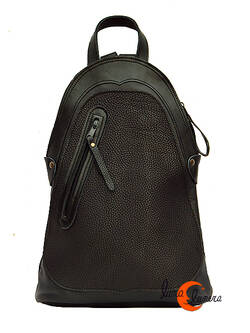 Mochila de cuero del taller Arco Iris. Mochila grande negra lisa, piel rugosa.