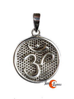 Colgante de plata. Colgante redondo OM.