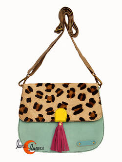 Soruka, bolsos de piel de colores. Bolso grande redondo de ante y print, celeste.