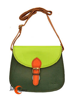 Soruka, bolsos de piel de colores. Bolso grande redondo con solapa y hebilla, verde botella y verde fuerte.
