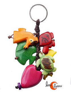 Llavero de semillas de tagua. Racimo caballito de mar.