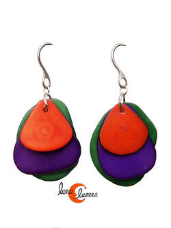 Pendientes de semillas de tagua. Tres piezas verde morado naranja.