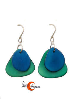 Pendientes de semillas de tagua. Dos piezas verde azul.
