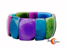 Pulsera de semillas de tagua, rectángulos morados, verdes y azules.