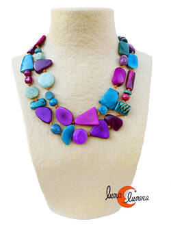 Collar de semillas de tagua. collar largo colores morados y azules.