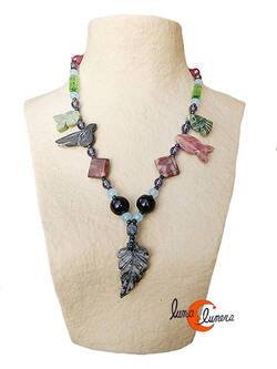 Collar de piedras. Hoja.