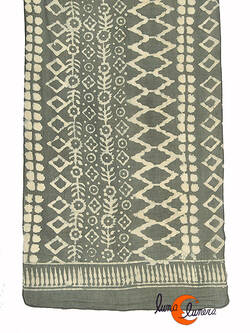 Pañuelo de algodón tipo fular. Gris con dibujos.