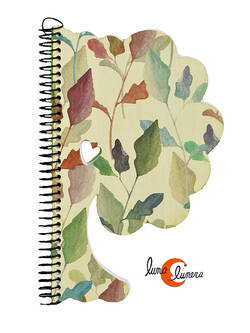 Libretas de papel, árbol con hojas.