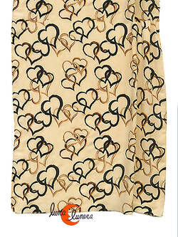 Fular con corazones. Beige con toques dorados.