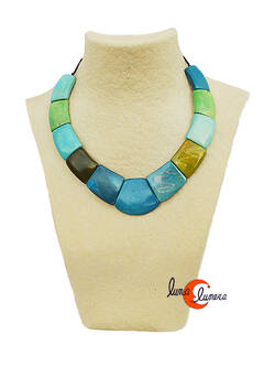 Collar de semillas de tagua. Gargantilla lisa azul y verde.