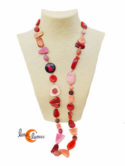 Collar de semillas de tagua. collar largo colores rojos, naranjos y rosas.