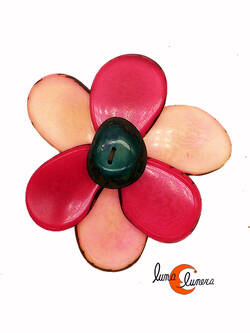 Broche de semillas de tagua. Flor grande 6P rosa fucsia.