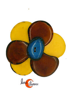 Broche de semillas de tagua. Flor mediana 6P amarillo marrón.