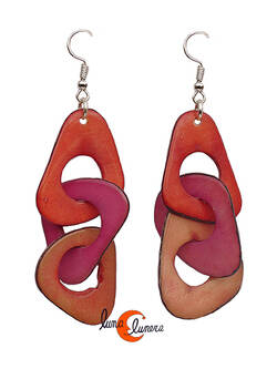 Pendientes de semillas de tagua. Cadena 3P rosa y rojo.