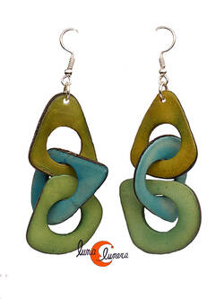 Pendientes de semillas de tagua. Cadena 3P verde y celeste.