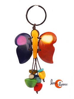Llavero de semillas de tagua. Mariposa morada marrón.