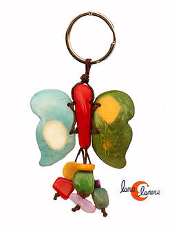 Llavero de semillas de tagua. Mariposa celeste verde.
