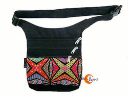 Riñoneras de tela BRUO. Riñonera grande con cuatro cremalleras molinillos.