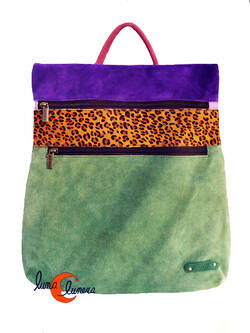 Soruka, mochila de piel de colores. Mochila cuadrada de ante verde agua, print y morado.