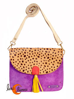 Soruka, bolsos de piel de colores. Bolso grande cuadrado de ante y print, morado.