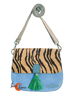 Soruka, bolsos de piel de colores. Bolso grande redondo de ante y print, celeste.