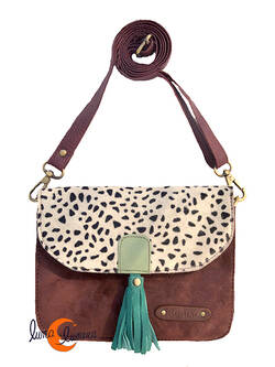 Soruka, bolsos de piel de colores. Bolso pequeño cuadrado de ante y print, marrón.