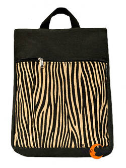 Mochilas de tela BRUO. Mochila grande negra print cebra beige.