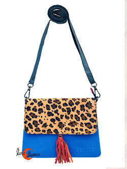 Soruka, bolsos de piel de colores. Bolso plano pequeño, azulón y print.