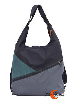 Impermeables. Bolsos de tela Mugling. Bolso mochila triángulos gris y verde.