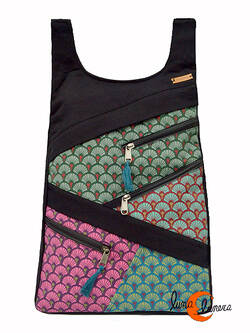 Mochilas de tela Mugling. Mochila parches con cremallera trasera, tulipanes morado azul.