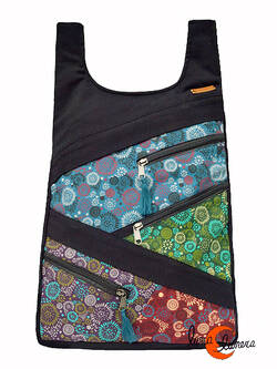 Mochilas de tela Mugling. Mochila parches con cremallera trasera, florecillas morado rojo.