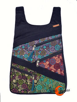 Mochilas de tela Mugling. Mochila parches con cremallera trasera, florecillas negro verde.