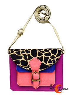 Soruka, bolsos de piel de colores. Pequeño bolso cuadrado con hebilla print magenta y rosa.