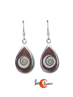 Pendientes de plata, caracola ojo de shiva y madera. Gota.