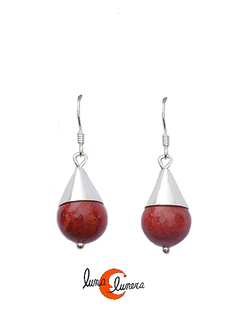 Pendientes de plata y coral rojo. Bola con cono.